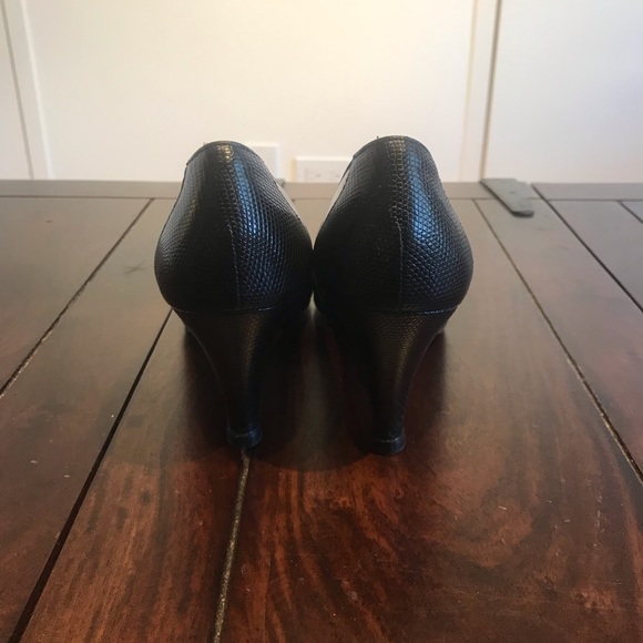 Ferragamo black leather heels size 8 - Picture 4 of 5